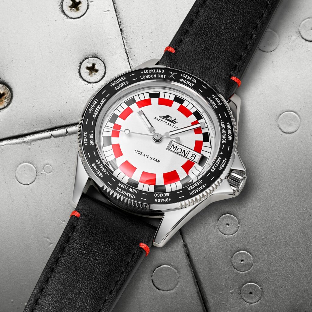 Biała tarcza Mido Ocean Star Worldtimer z charakterystyczną czarno-czerwoną skalą minutową